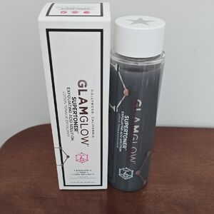 GLAMGLOW SuperToner Exfoliating Solution in Black and White